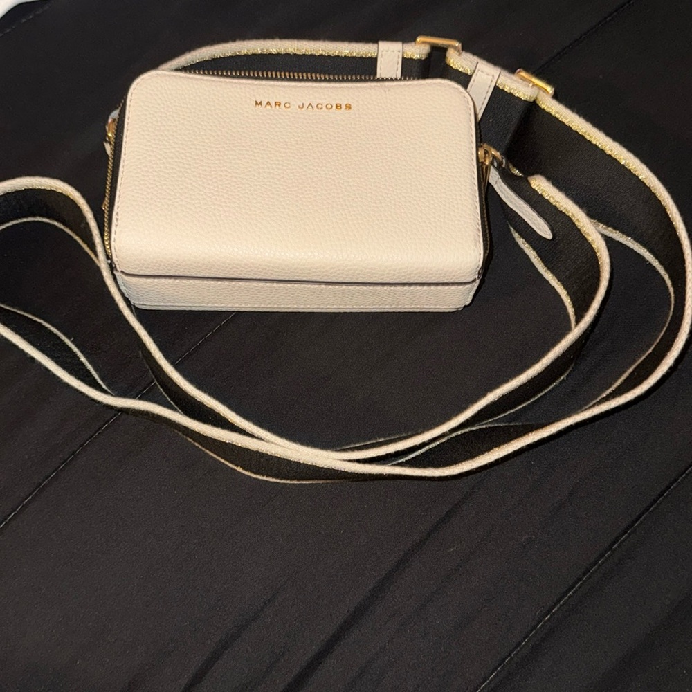 Cream Marc jacobs purse with cream & black strap